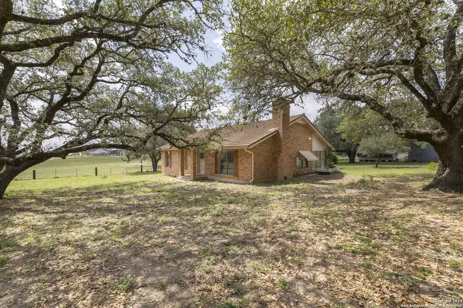 138 Big Oak, Adkins, TX 78101