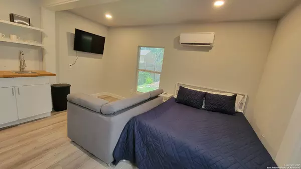 San Antonio, TX 78210,725 Aransas
