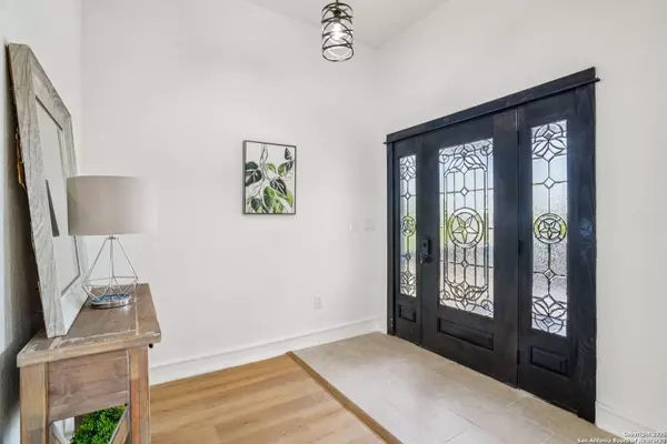 Lakehills, TX 78063,12596 Park Road 37