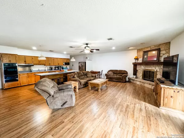 Brackettville, TX 78832,130 Sunset