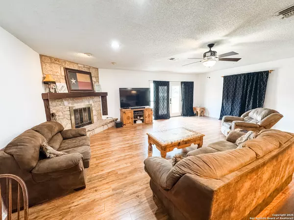 Brackettville, TX 78832,130 Sunset