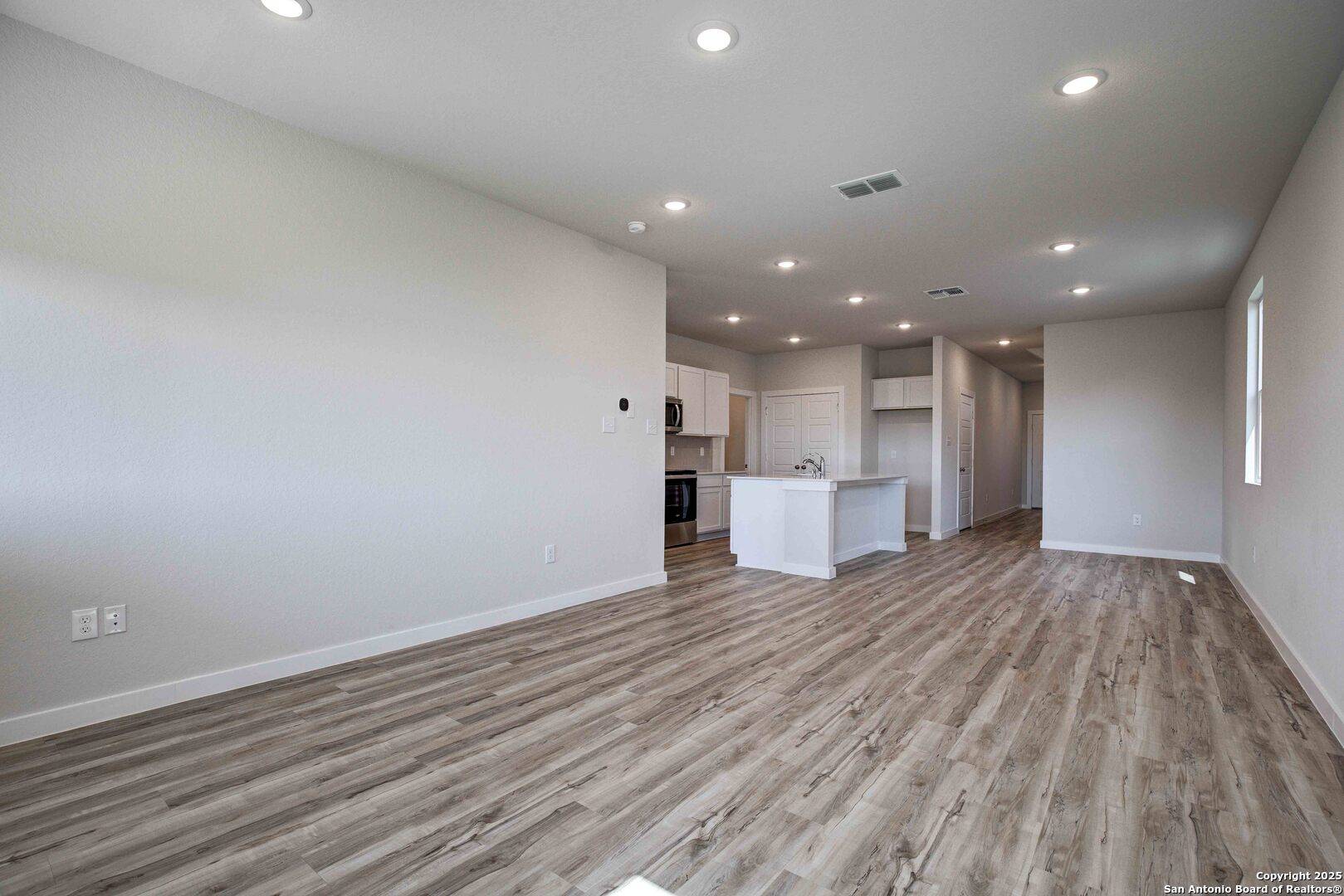 San Antonio, TX 78221,9970 Forestier Green