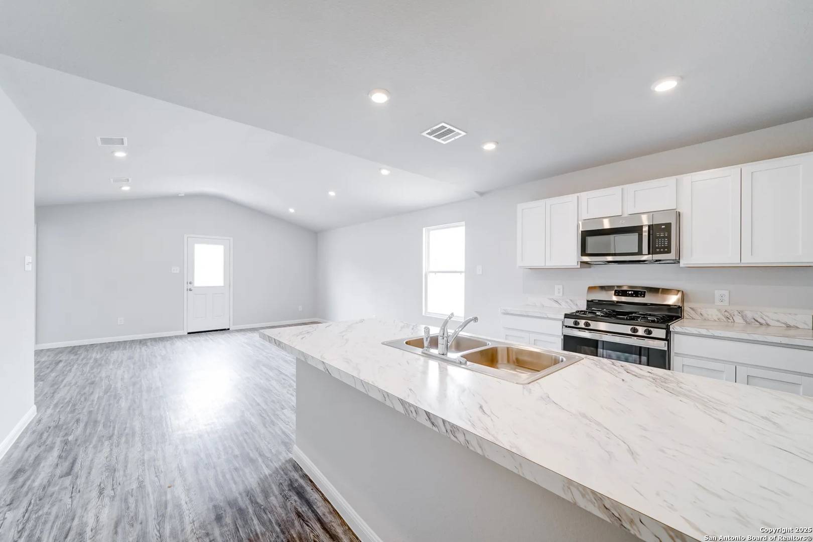 Kenedy, TX 78119,702 Mariposa Ln