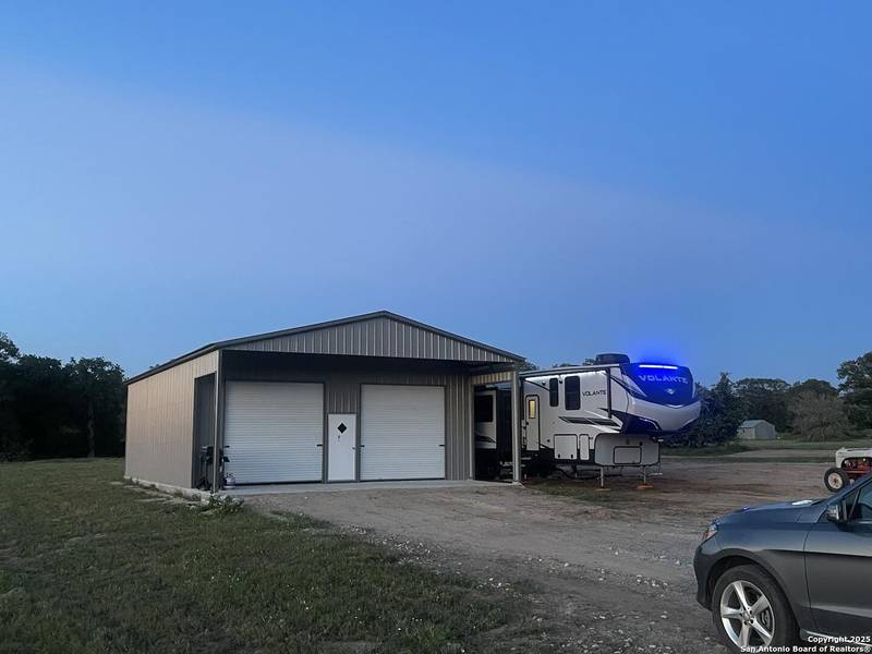 386 Old Colony Rd, Seguin, TX 78155