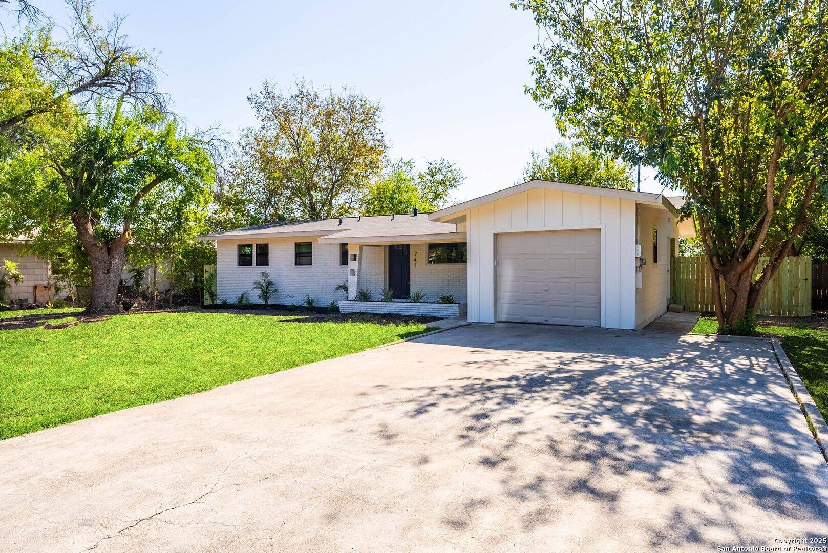 741 Perryman Street, New Braunfels, TX 78130