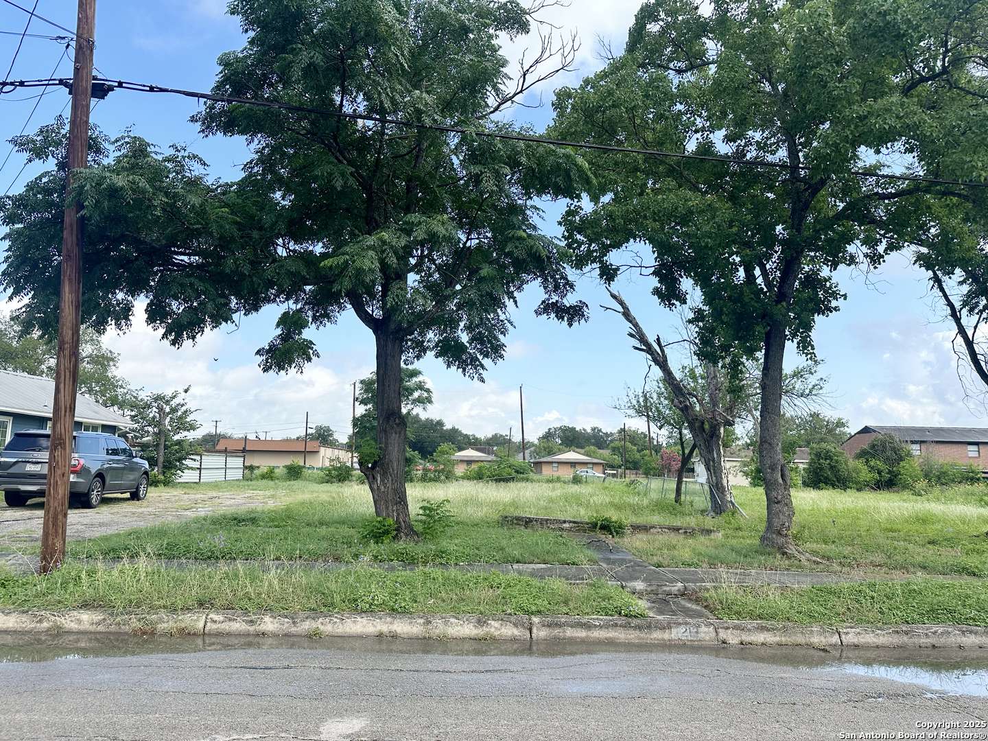 213 E Lindbergh, Universal City, TX 78148