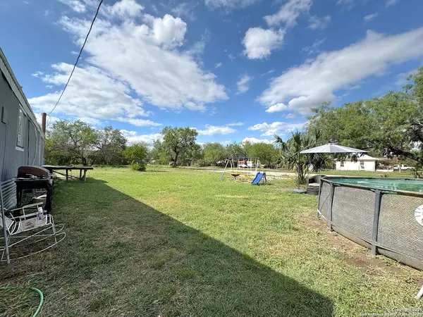 La Pryor, TX 78872,468 withers