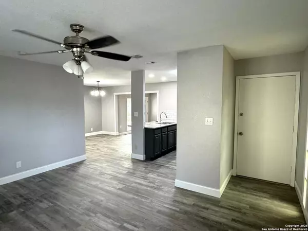 San Antonio, TX 78219,3606 Versailles