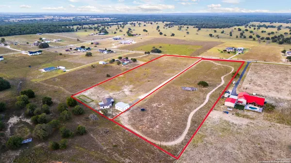 177 Lakeview Cir, La Vernia, TX 78121