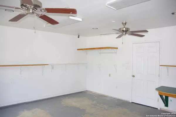 Pleasanton, TX 78064,909 San Antonio