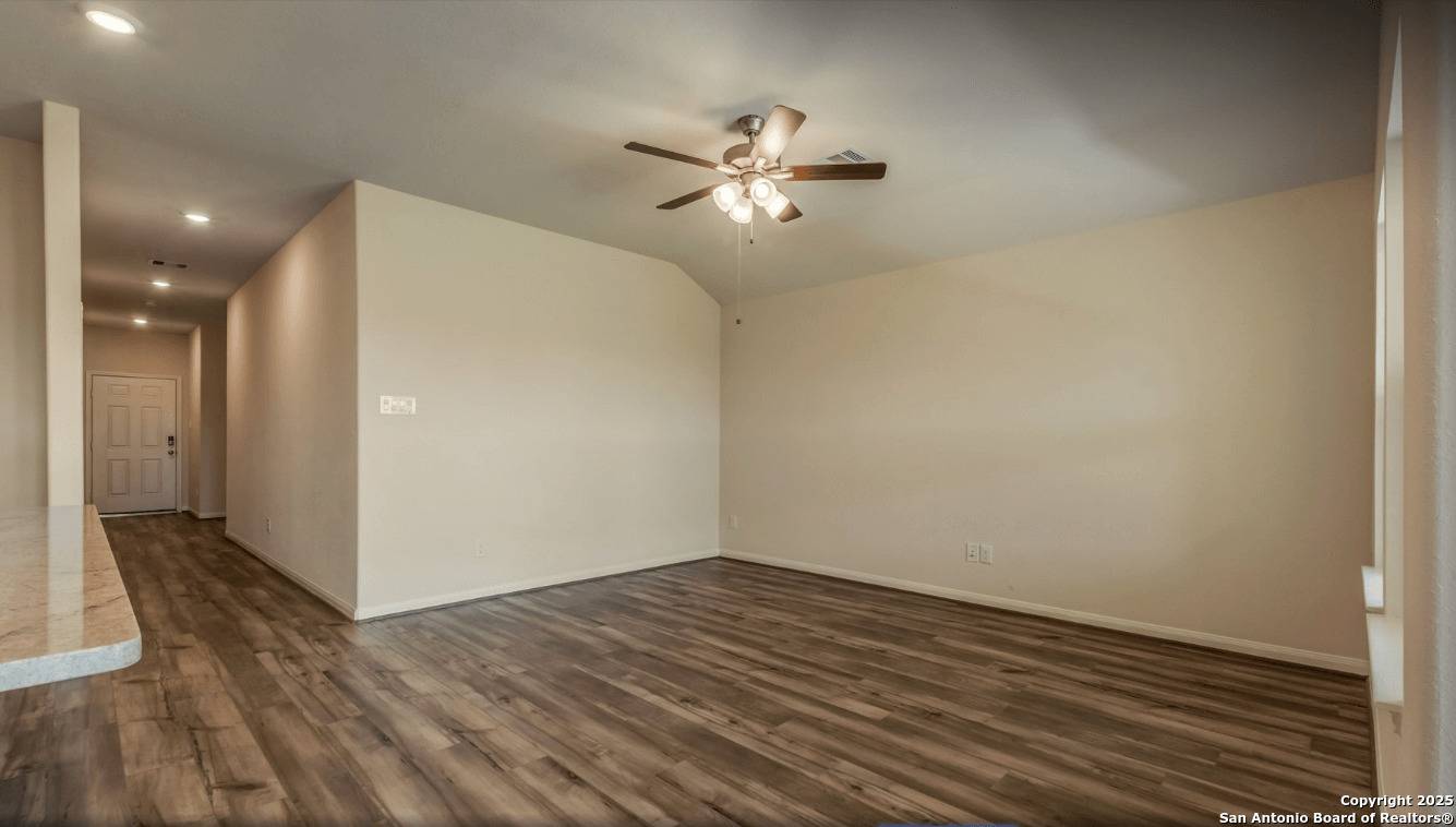 San Antonio, TX 78233,15855 Comanche Owl