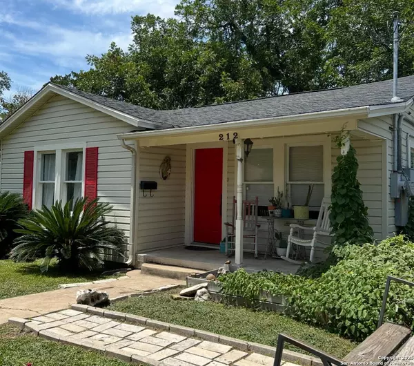 212 Duggan St, Seguin, TX 78155