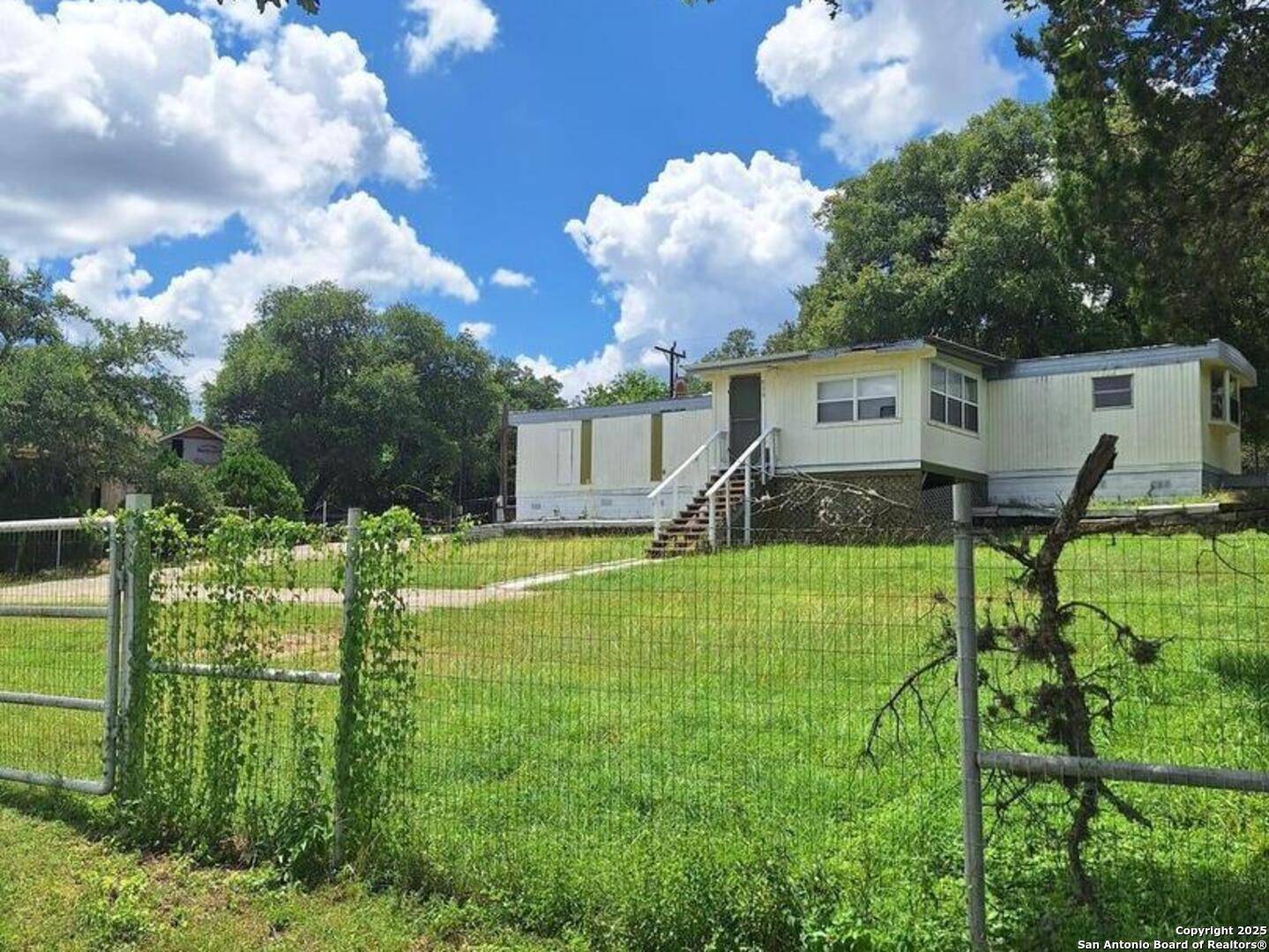 939 Pine Eagle, San Antonio, TX 78260