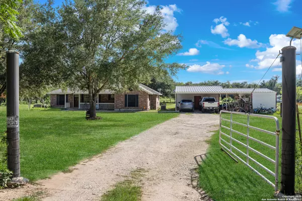 Atascosa, TX 78002,15563 Skaggs
