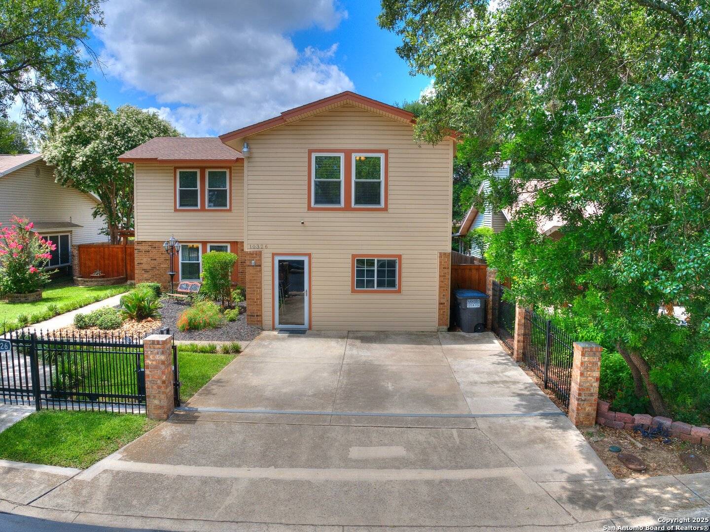 San Antonio, TX 78240,10326 Country Vista