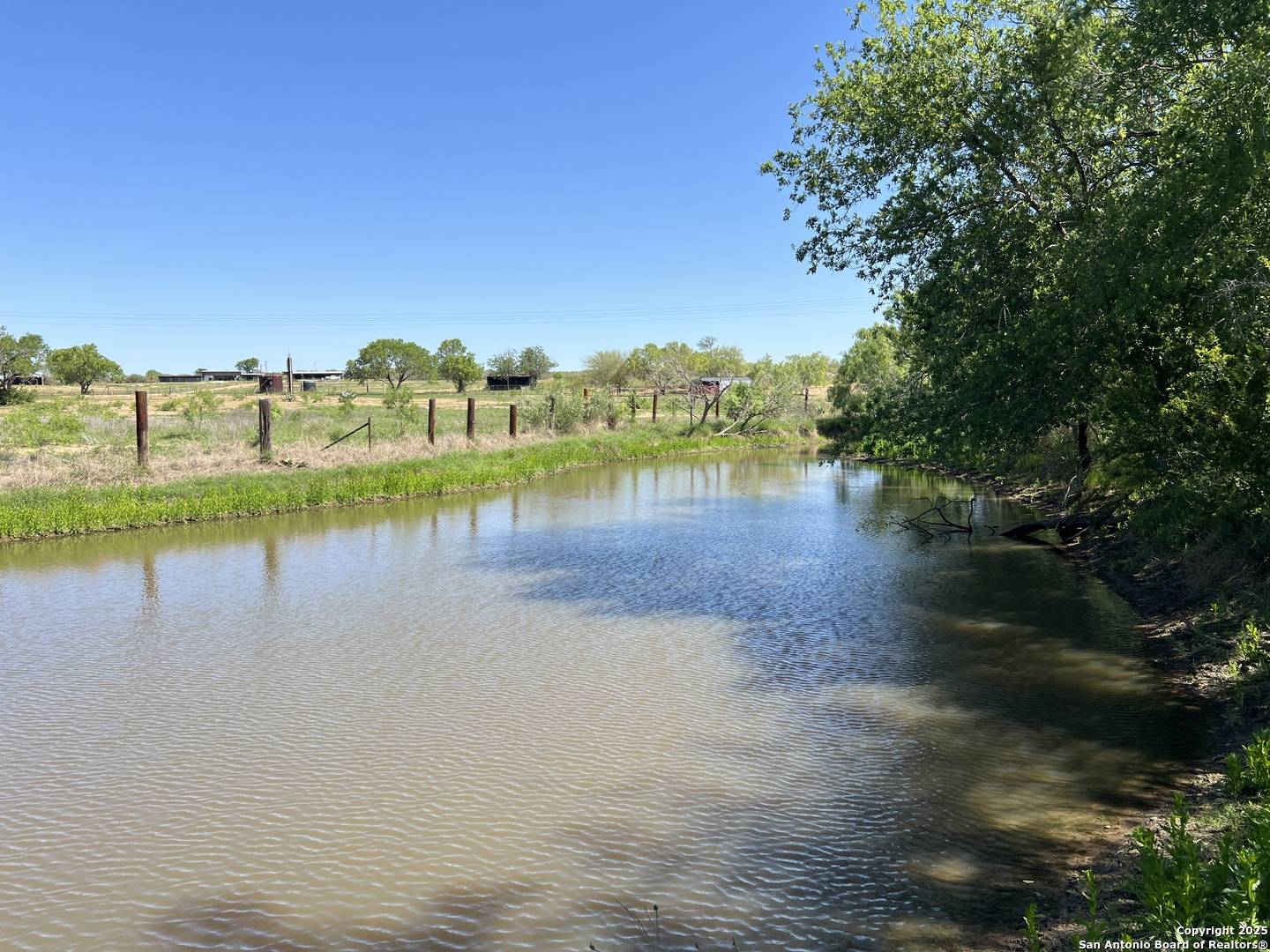 Devine, TX 78016,3894 State Highway 173