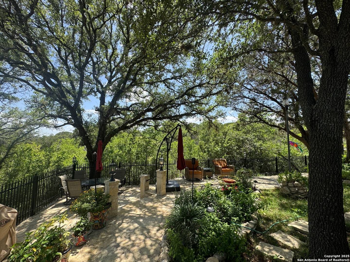 Pipe Creek, TX 78063,354 Red Bluff
