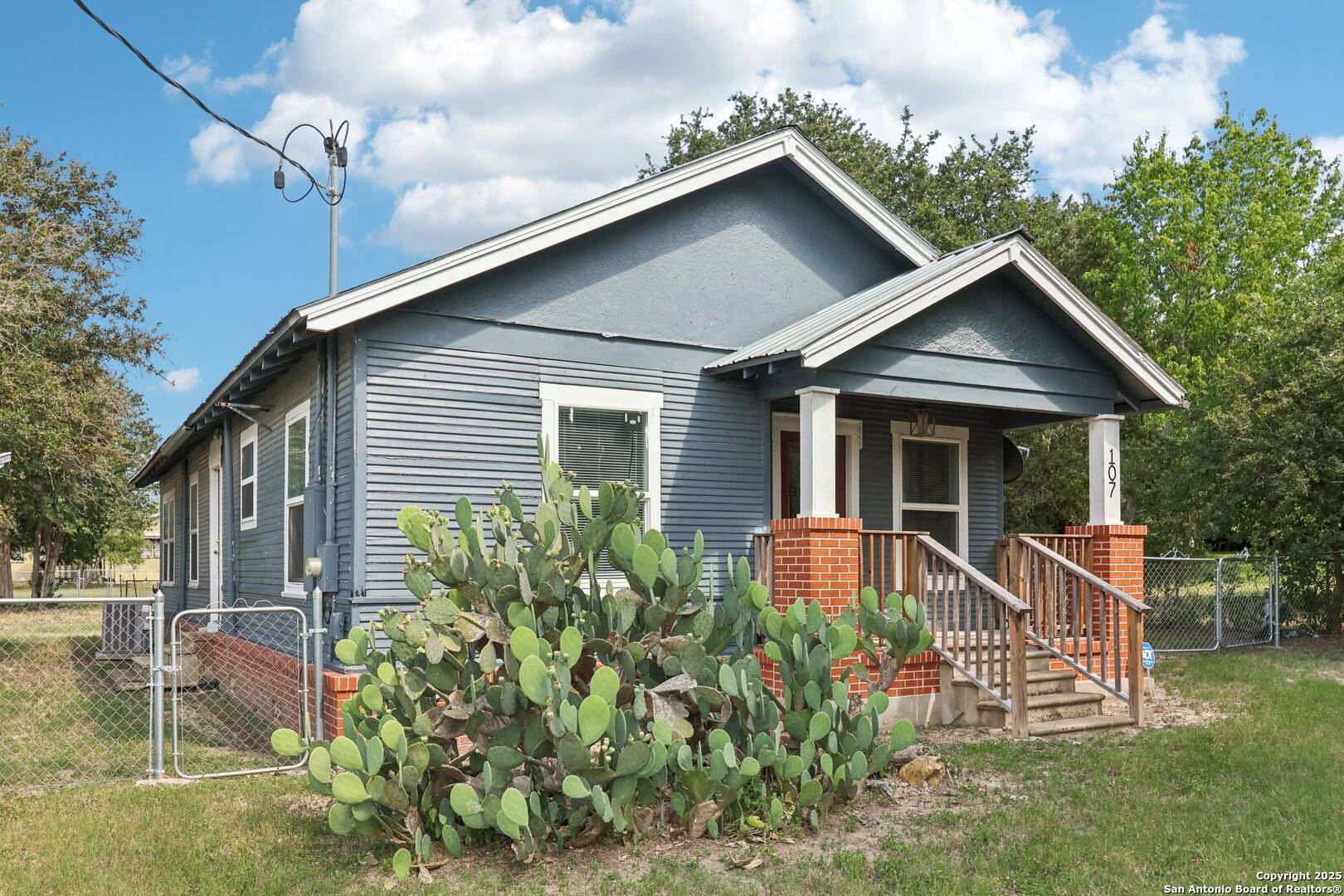 Falls City, TX 78113,107 Gilbert