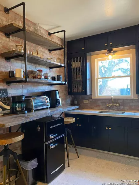 413 9th UNIT B, Blanco, TX 78606