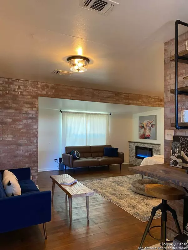 Blanco, TX 78606,413 9th UNIT B