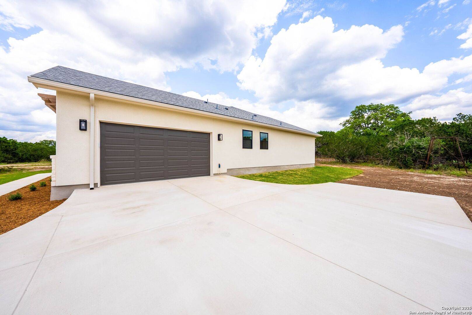Pipe Creek, TX 78063,265 Vaquero Dr