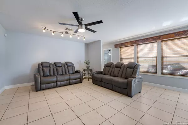 San Antonio, TX 78244,4742 Lyndys Farm