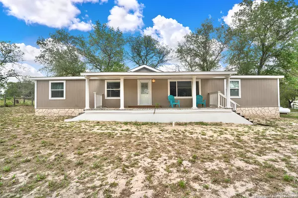 Floresville, TX 78114,1019 Eagle Creek Dr