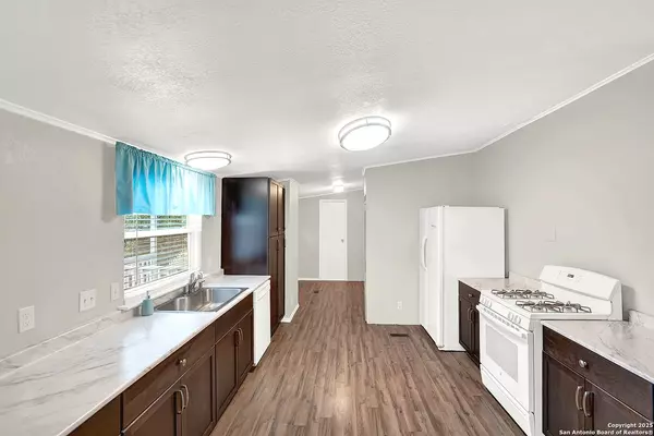 Floresville, TX 78114,1019 Eagle Creek Dr