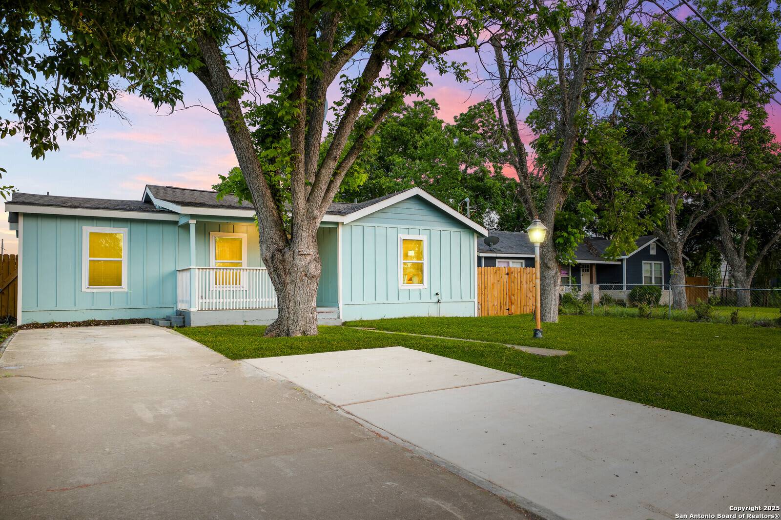 New Braunfels, TX 78130,559 W Nacogdoches St