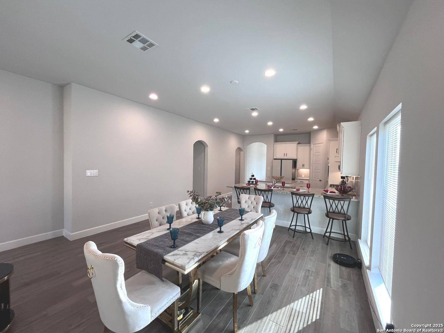 Boerne, TX 78006,221 Navarro
