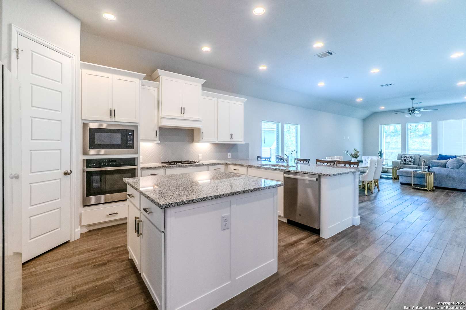 Boerne, TX 78006,221 Navarro