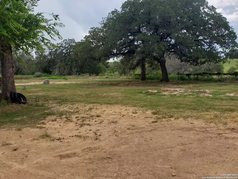 277 Nob, Floresville, TX 78114
