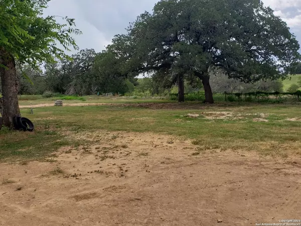 277 Nob, Floresville, TX 78114