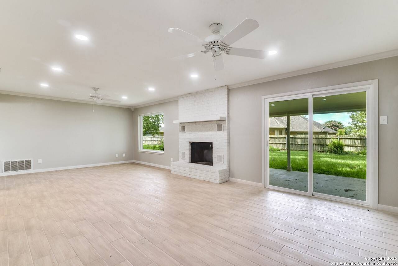 Seguin, TX 78155,212 Galvin