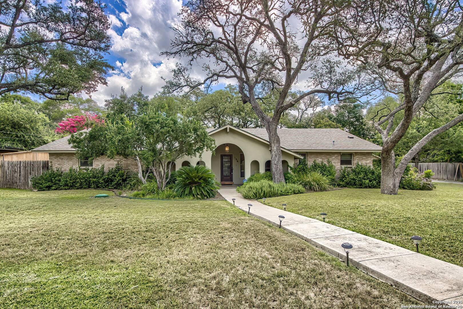 106 Avenida Del Sol, Hollywood Park, TX 78232