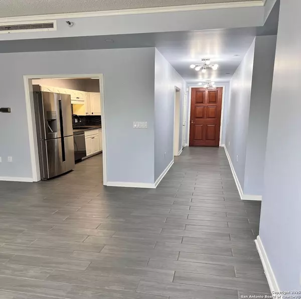 1 Towers Park UNIT 211, San Antonio, TX 78209