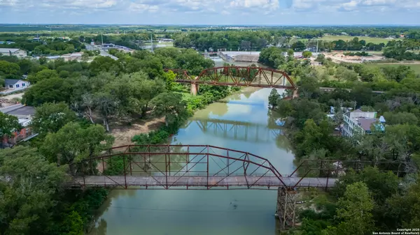 Mcqueeney, TX 78123,9071 Fm 725