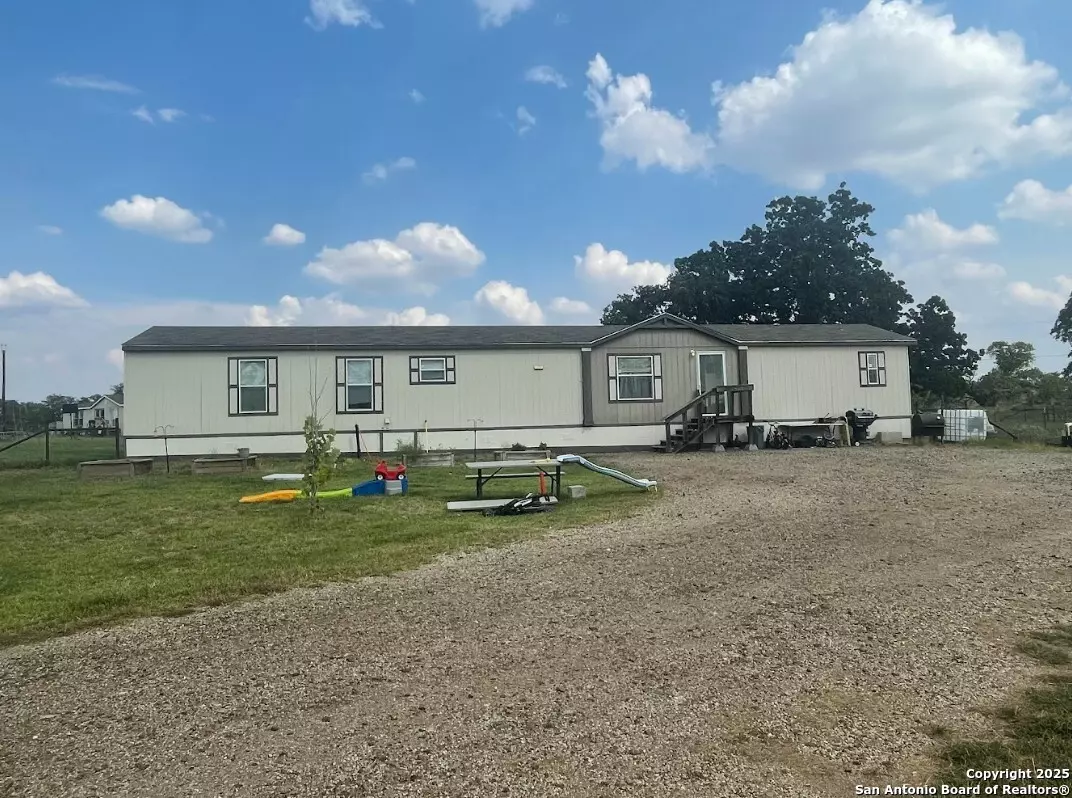 Stockdale, TX 78160,3762 CR 334