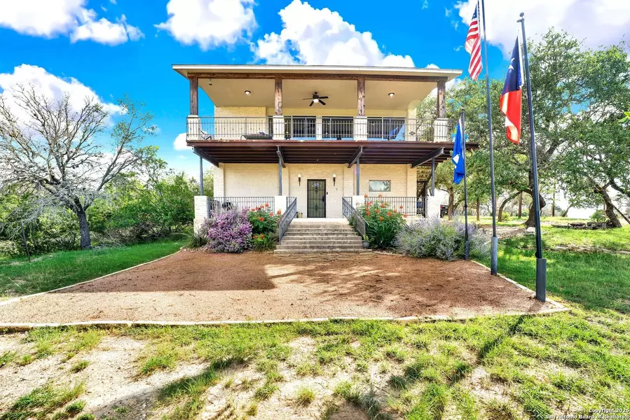 518 Park, Bandera, TX 78003