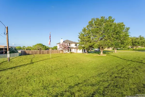 La Vernia, TX 78121,123 Country Gardens