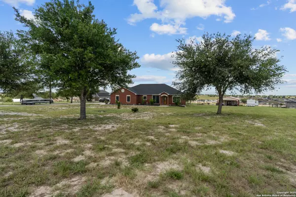 La Vernia, TX 78121,700 Lake Valley