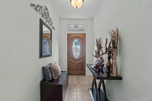La Vernia, TX 78121,700 Lake Valley