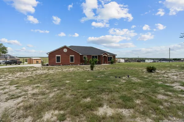 La Vernia, TX 78121,700 Lake Valley
