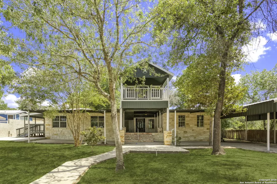 3910 Waterwood Pass, Elmendorf, TX 78112