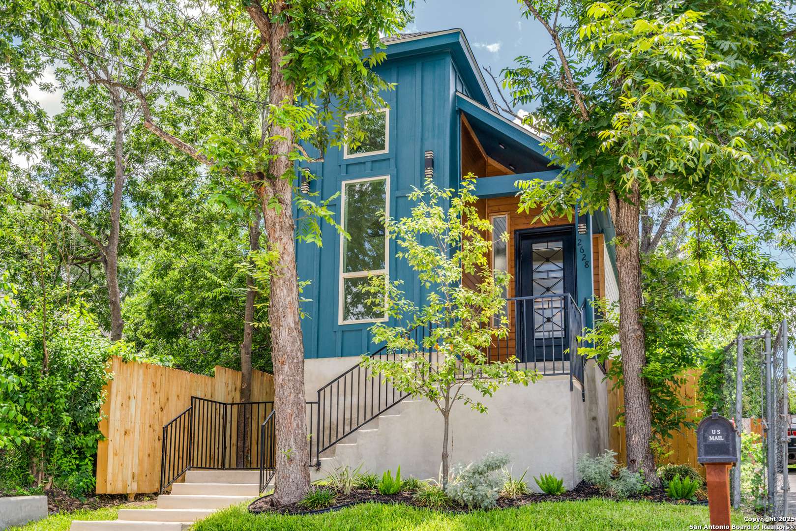 2628 Commerce, San Antonio, TX 78203