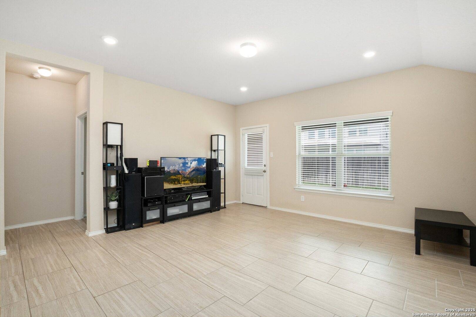 Schertz, TX 78108-4064,161 SAMBAR MAIN