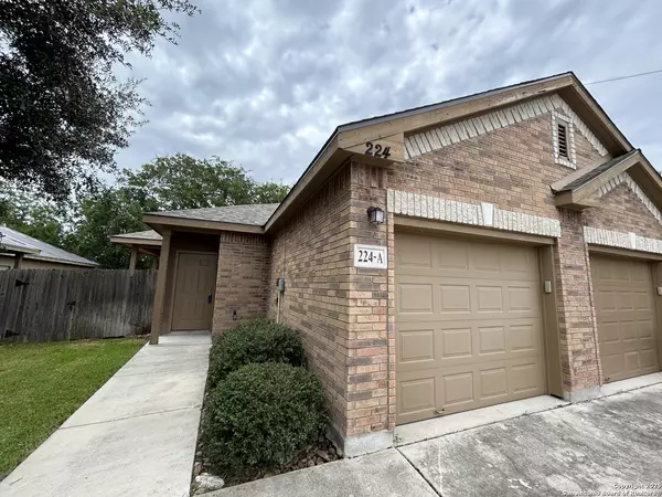 224 ANNE LOUISE DR UNIT A, New Braunfels, TX 78130-3493