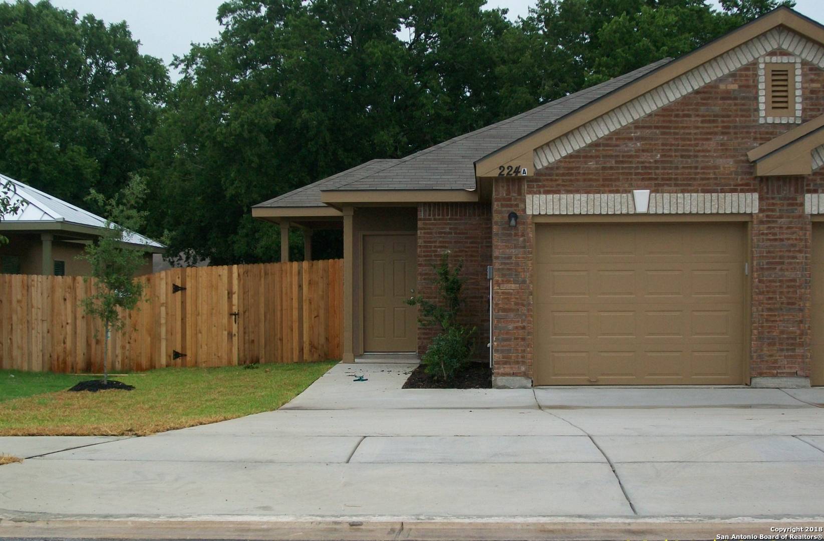 224 ANNE LOUISE DR UNIT A, New Braunfels, TX 78130-3493