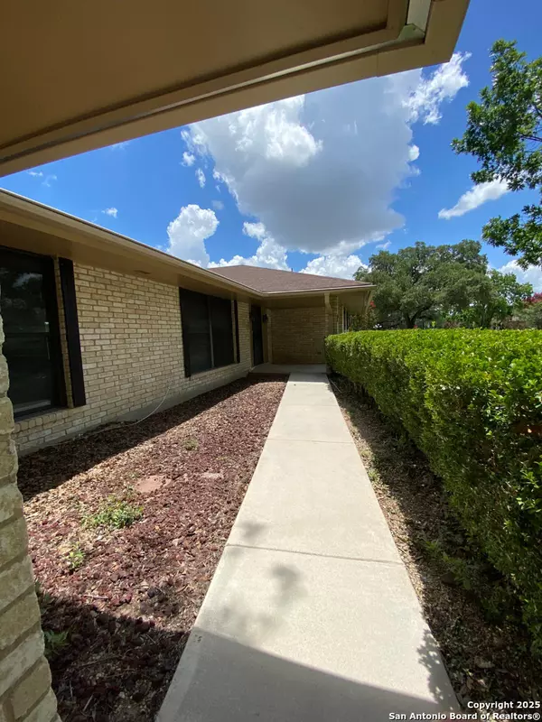Windcrest, TX 78239,749 Windrock