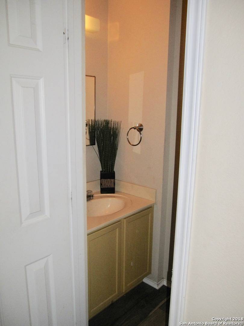 San Antonio, TX 78240,115 McLENNAN OAK